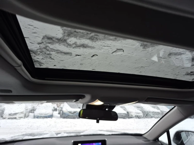 Toyota Rav4 * HYBRID XLE * CARFAX * БЕЗ ПЪРВОНАЧАЛНА ВНОСКА, снимка 11 - Автомобили и джипове - 52873787