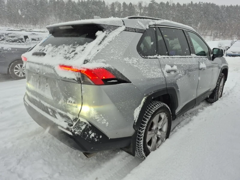 Toyota Rav4 * HYBRID XLE * CARFAX * БЕЗ ПЪРВОНАЧАЛНА ВНОСКА, снимка 3 - Автомобили и джипове - 52873787