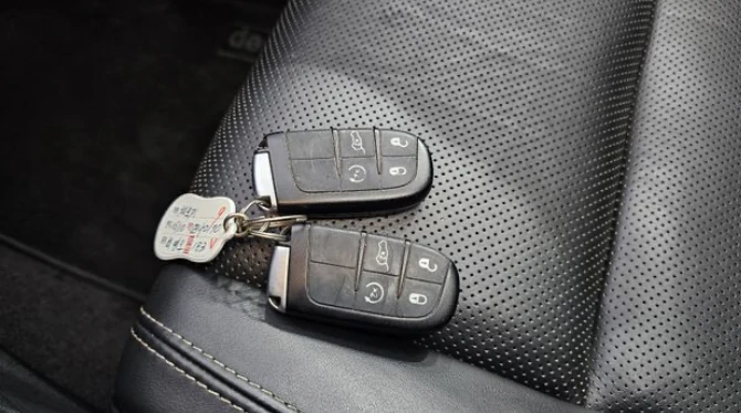 Jeep Grand cherokee OVERLAND* КОЖА* ПОДГРЕВ* ОБДУХВАНЕ* КАМЕРА* НАВИ* , снимка 17 - Автомобили и джипове - 54046664