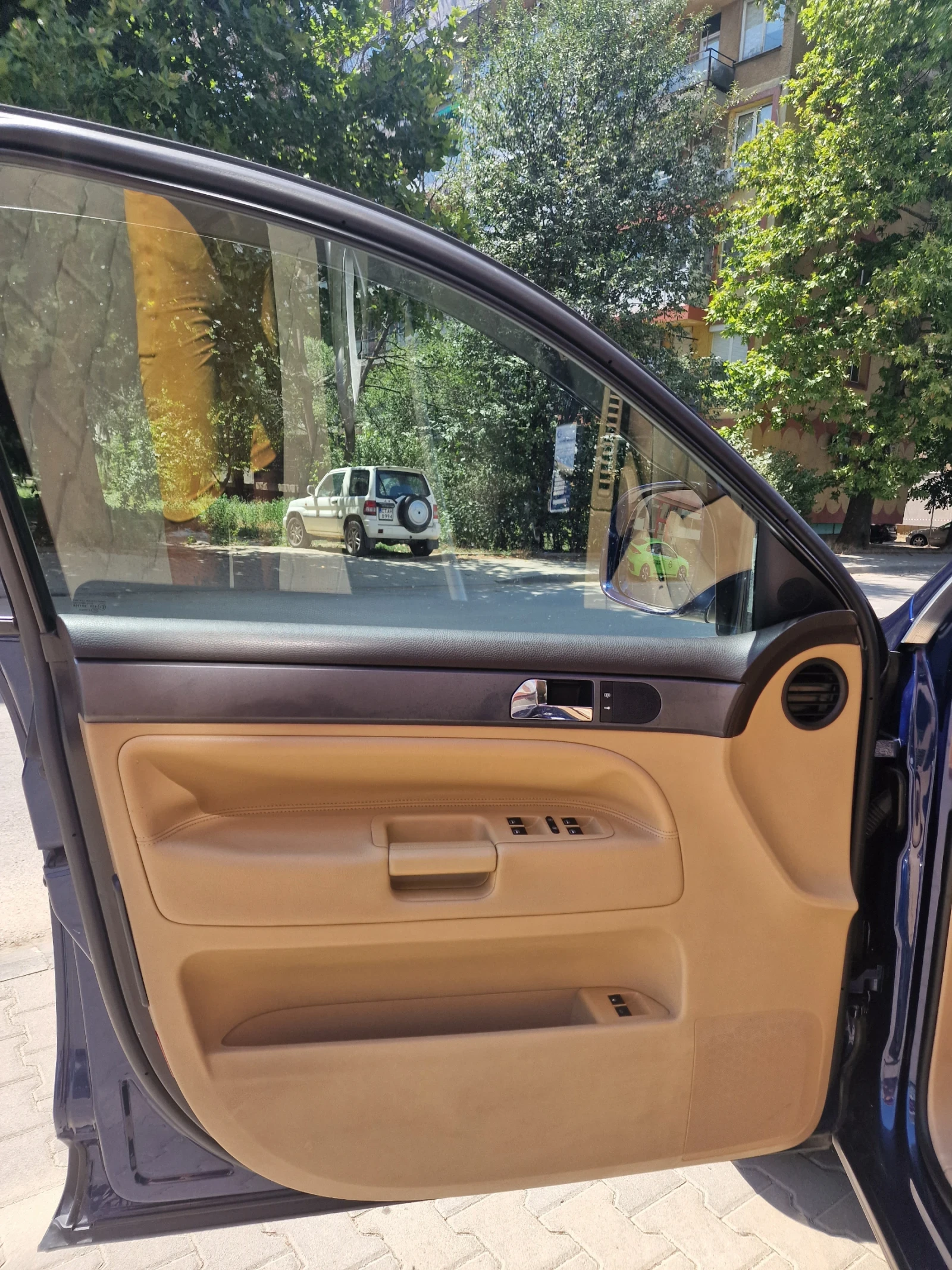 VW Touareg SUV - изображение 4
