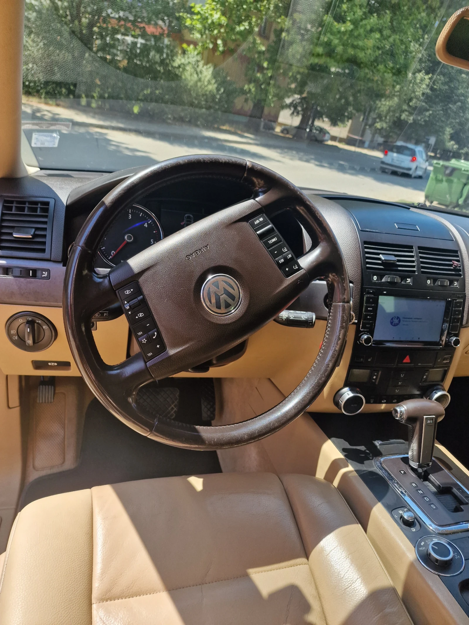 VW Touareg SUV - изображение 7