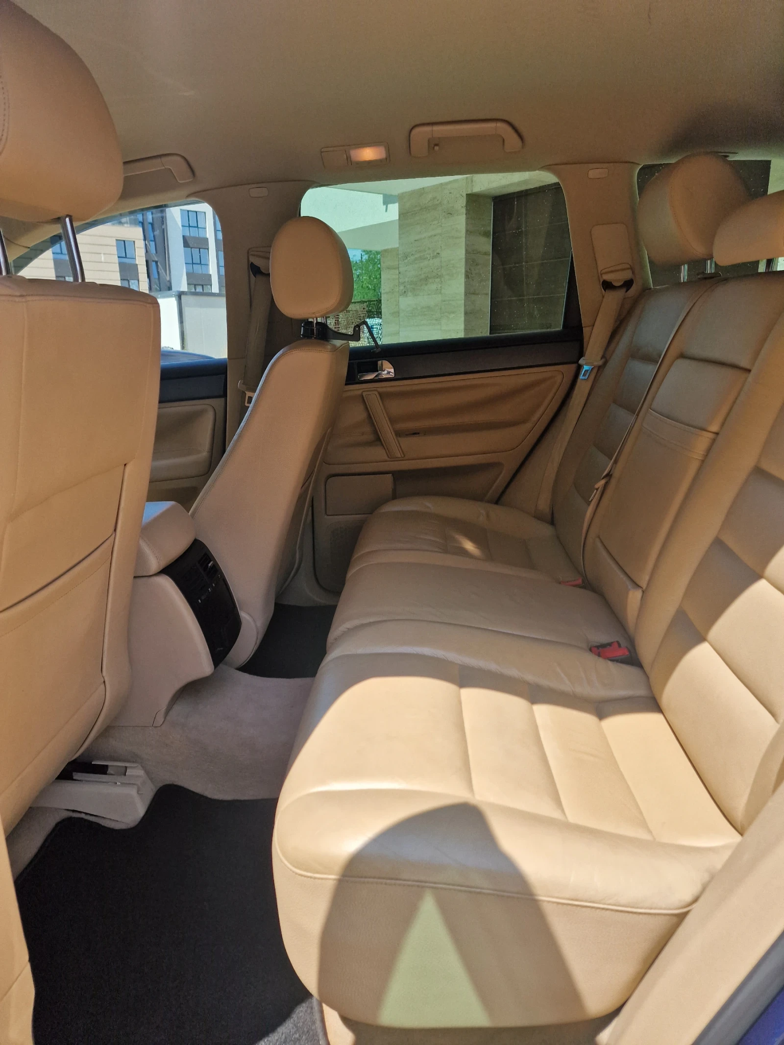 VW Touareg SUV - изображение 9