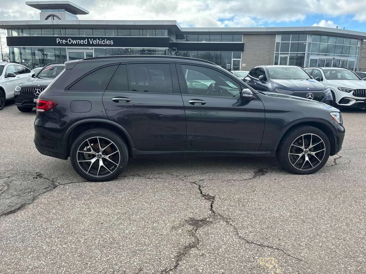 Mercedes-Benz GLC 300 CARFAX/360/ПАНОРАМА/ПОДГРЕВИ, снимка 4 - Автомобили и джипове - 53979482