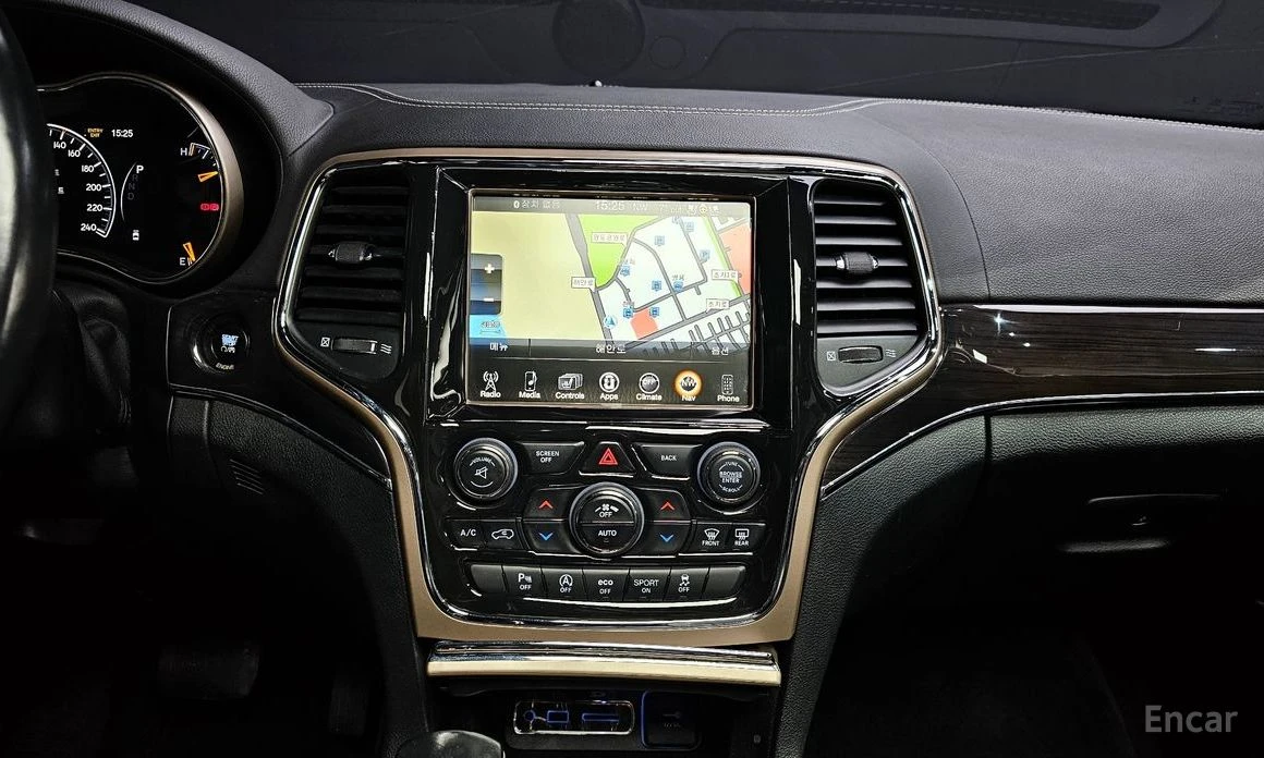 Jeep Grand cherokee OVERLAND* КОЖА* ПОДГРЕВ* ОБДУХВАНЕ* КАМЕРА* НАВИ* , снимка 15 - Автомобили и джипове - 54046664