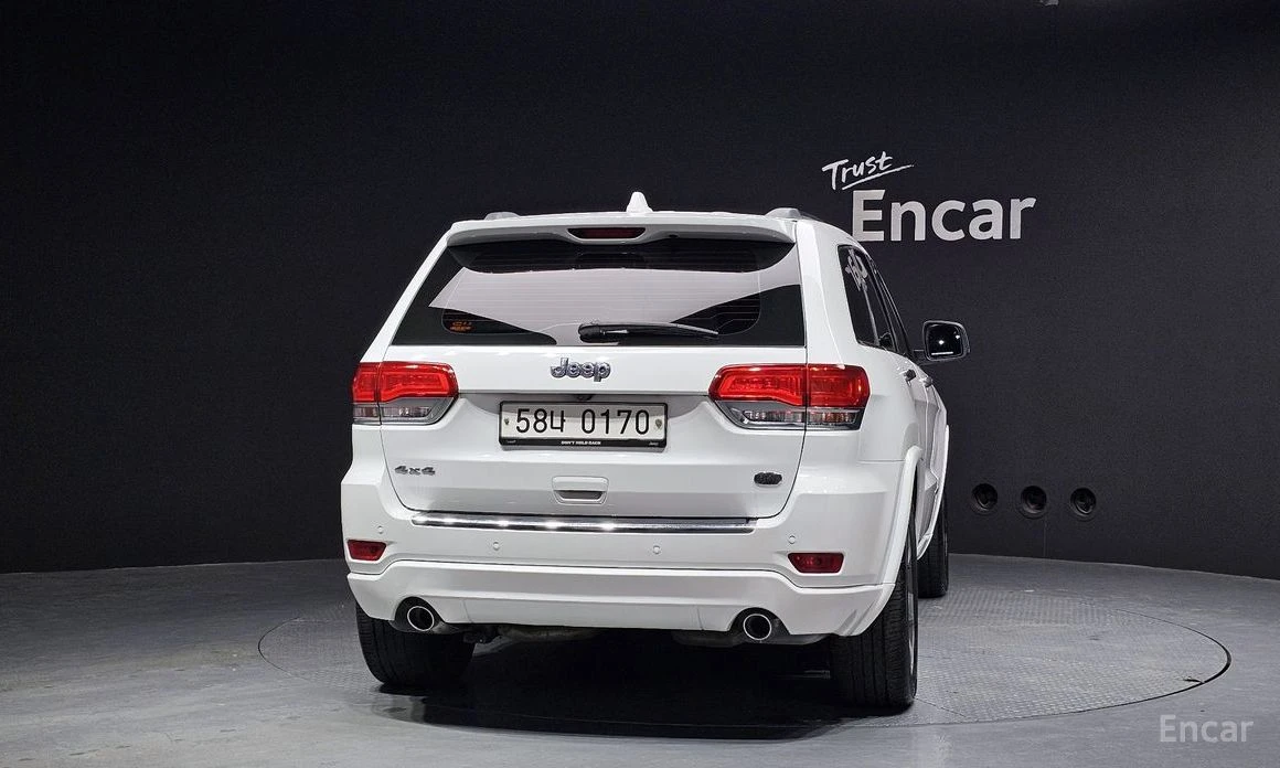 Jeep Grand cherokee OVERLAND* КОЖА* ПОДГРЕВ* ОБДУХВАНЕ* КАМЕРА* НАВИ* , снимка 4 - Автомобили и джипове - 54046664