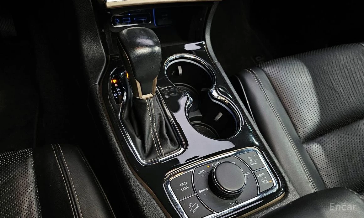 Jeep Grand cherokee OVERLAND* КОЖА* ПОДГРЕВ* ОБДУХВАНЕ* КАМЕРА* НАВИ* , снимка 8 - Автомобили и джипове - 54046664