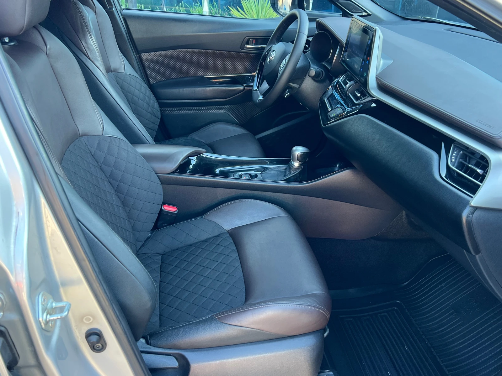 Toyota C-HR 1.8HYBRID, LOUNGE, FULL SERVICE TOYOTA, DISTR, CAM, снимка 10 - Автомобили и джипове - 54114964