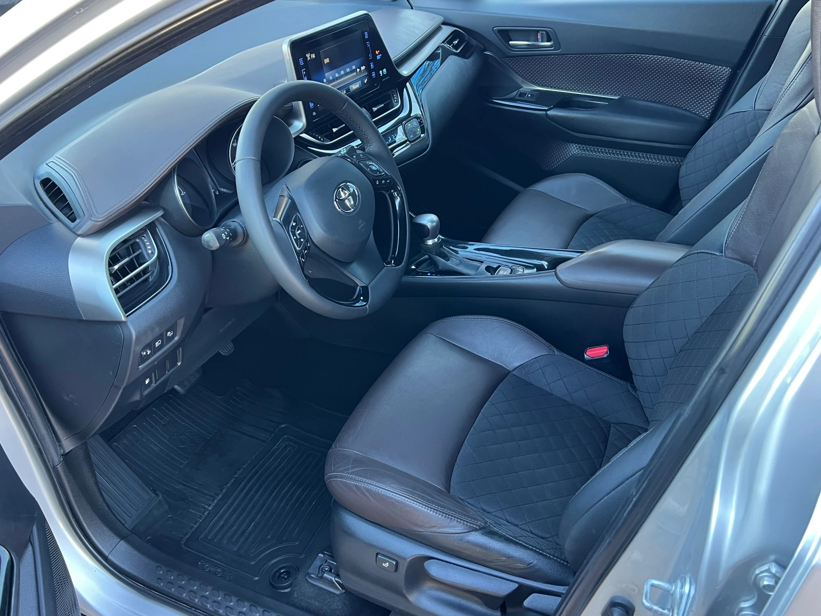 Toyota C-HR 1.8HYBRID, LOUNGE, FULL SERVICE TOYOTA, DISTR, CAM, снимка 8 - Автомобили и джипове - 54114964