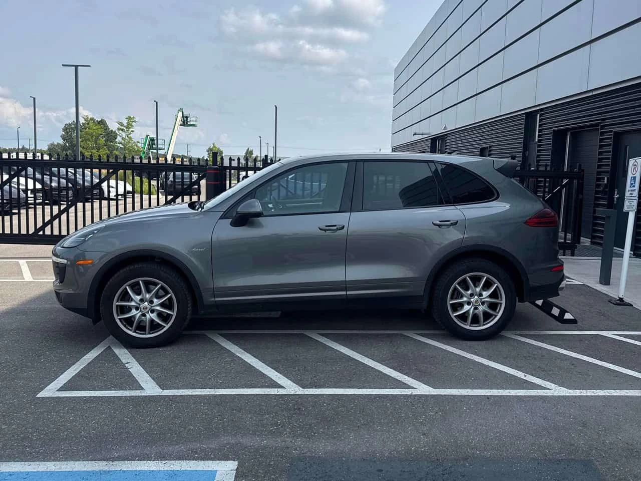 Porsche Cayenne * Diesel * CARFAX * ЦЕНА ДО БГ, снимка 2 - Автомобили и джипове - 55655294