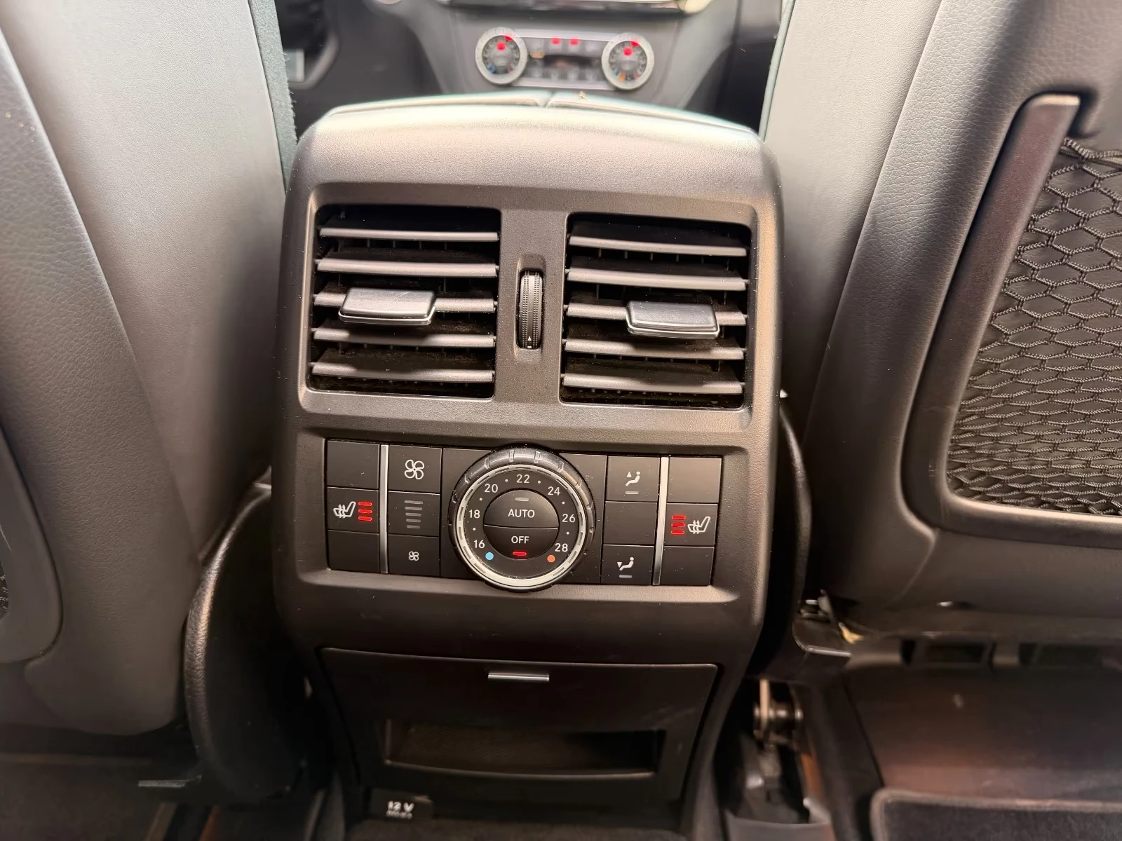Mercedes-Benz GLS 63 AMG 4M/585HP/7S/PANO/360/329h, снимка 16 - Автомобили и джипове - 55788377