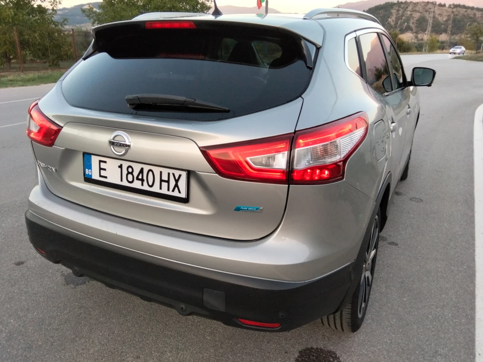 Nissan Qashqai, снимка 6 - Автомобили и джипове - 55994280