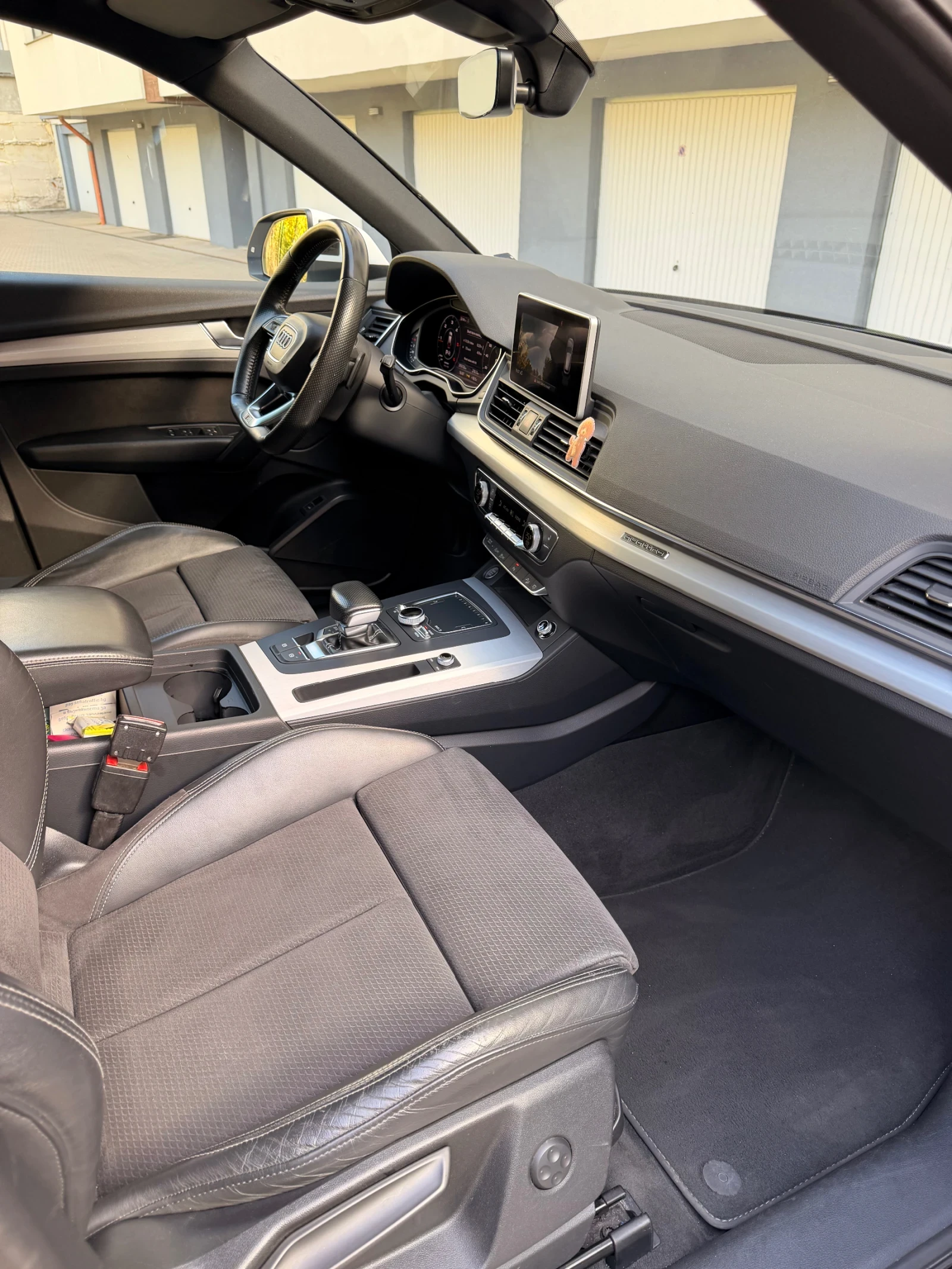 Audi Q5, снимка 9 - Автомобили и джипове - 56361717