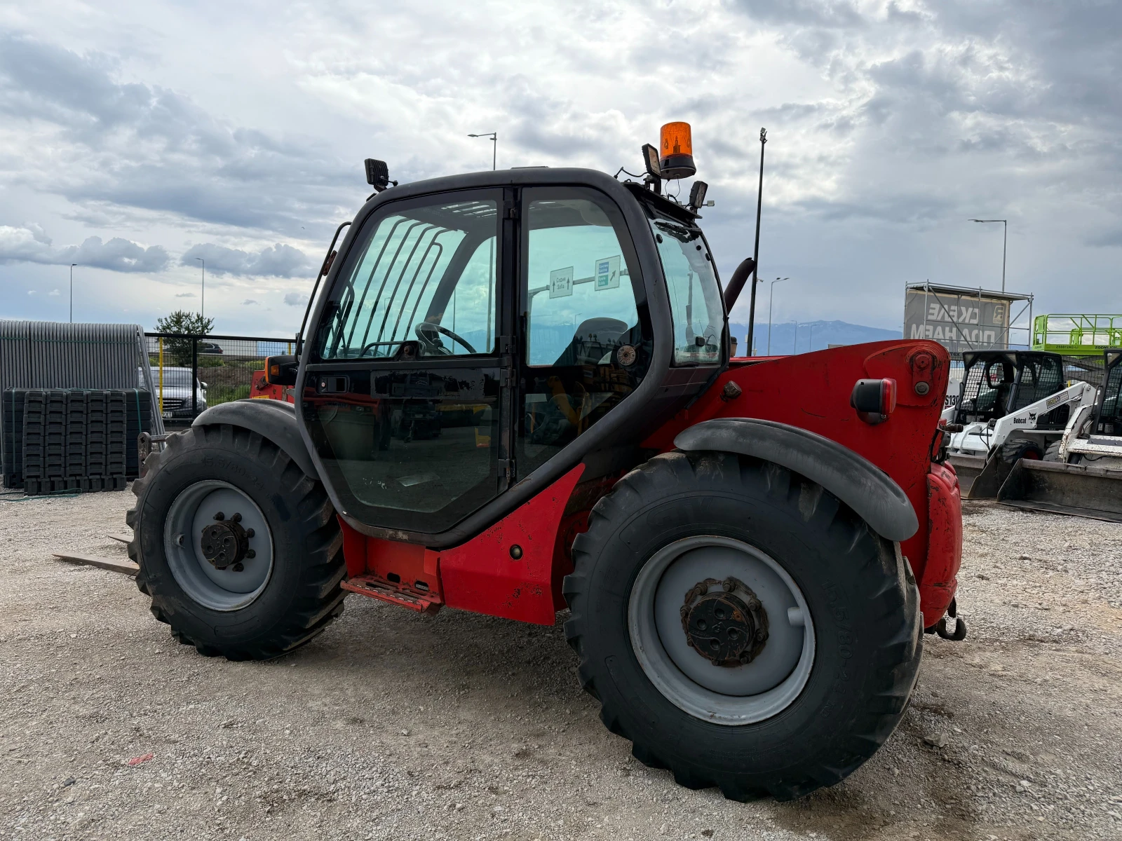Телескопични товарачи Manitou MLT730-120 - изображение 6
