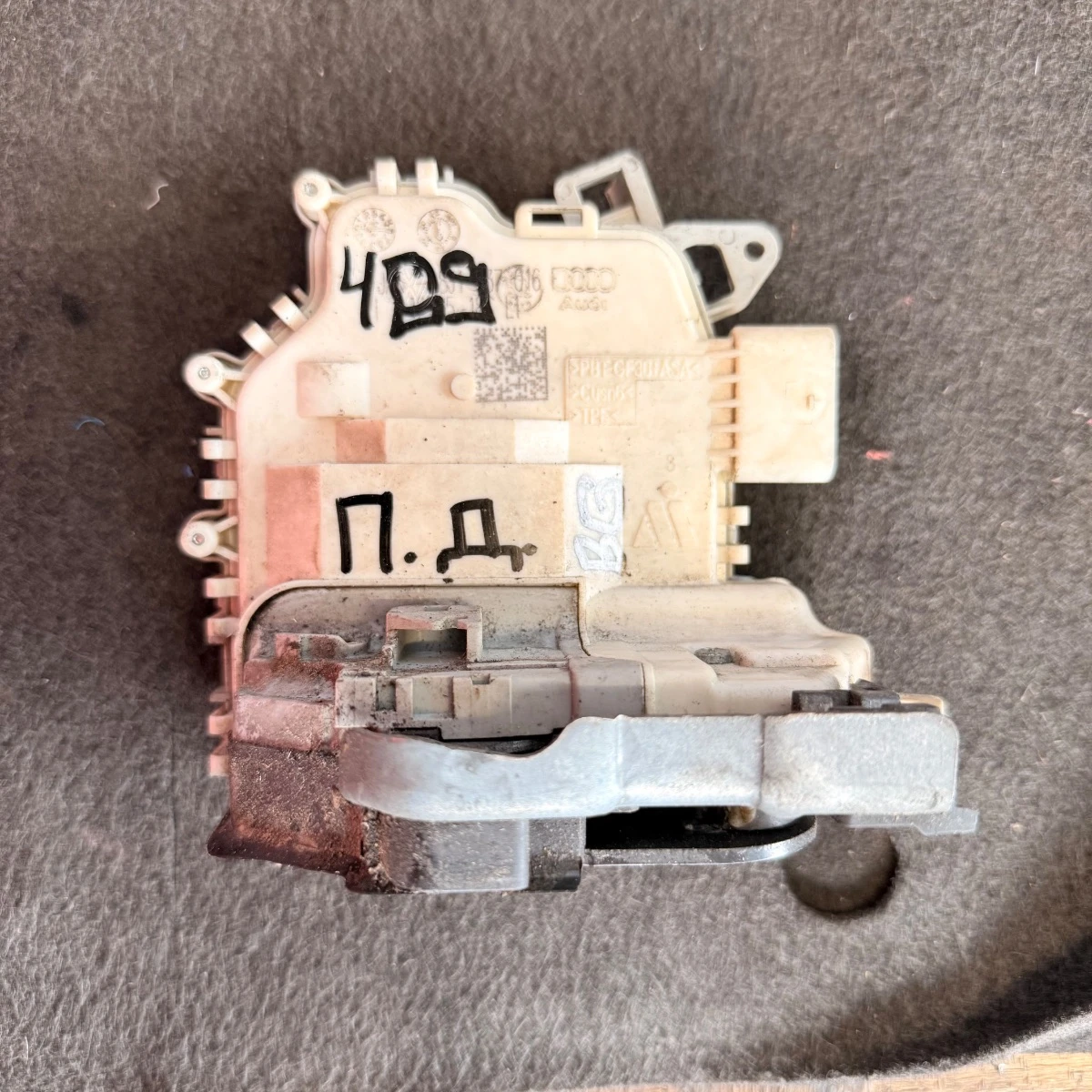 Брава за предна дясна врата за Audi A6 4G 4G1837016-1615