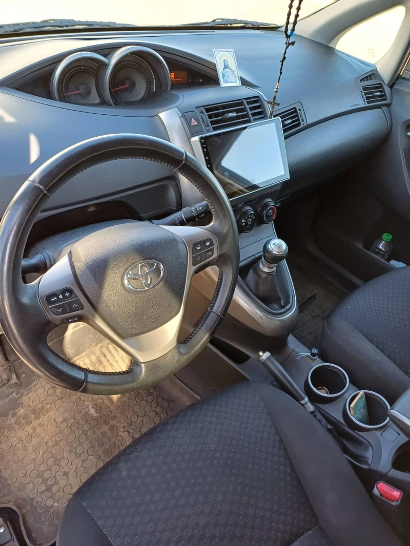 Toyota Verso, снимка 8 - Автомобили и джипове - 49084221