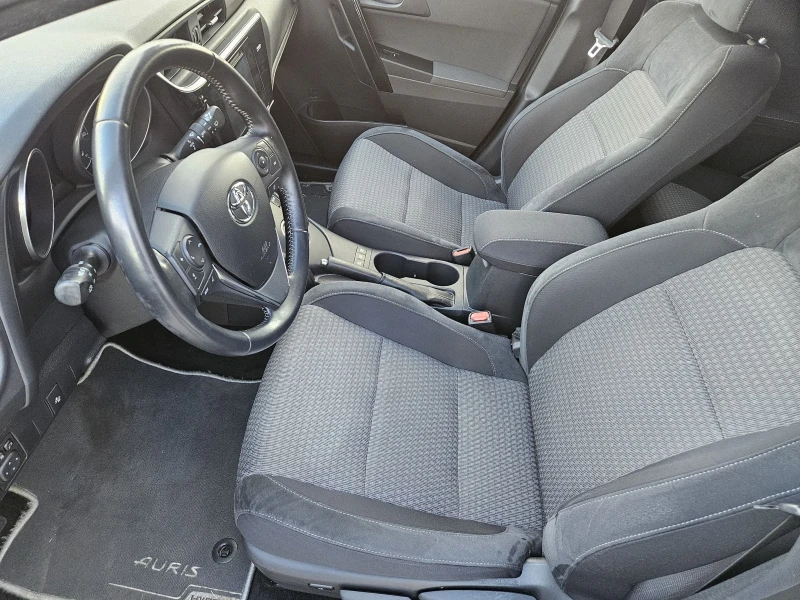 Toyota Auris 1.8i HYBRID swiss edition , снимка 8 - Автомобили и джипове - 49537470