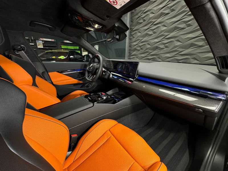 BMW M5 G90 Ceramic* B&W* Carbon* Ultimate Package, снимка 10 - Автомобили и джипове - 50643976