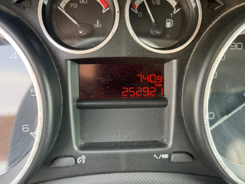 Peugeot 308 1.6 HDi, снимка 8 - Автомобили и джипове - 51678963