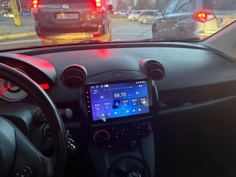 Mazda 2, снимка 11 - Автомобили и джипове - 52616012