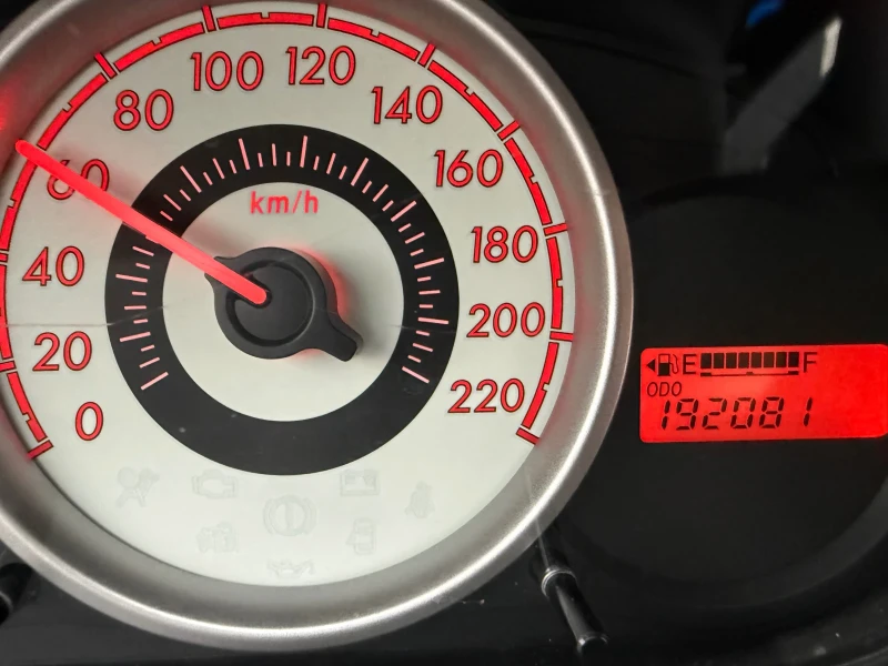 Mazda 2, снимка 10 - Автомобили и джипове - 52616012