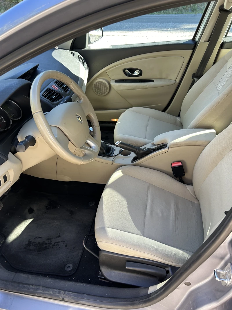 Renault Fluence 1.5 dci, снимка 8 - Автомобили и джипове - 53335846