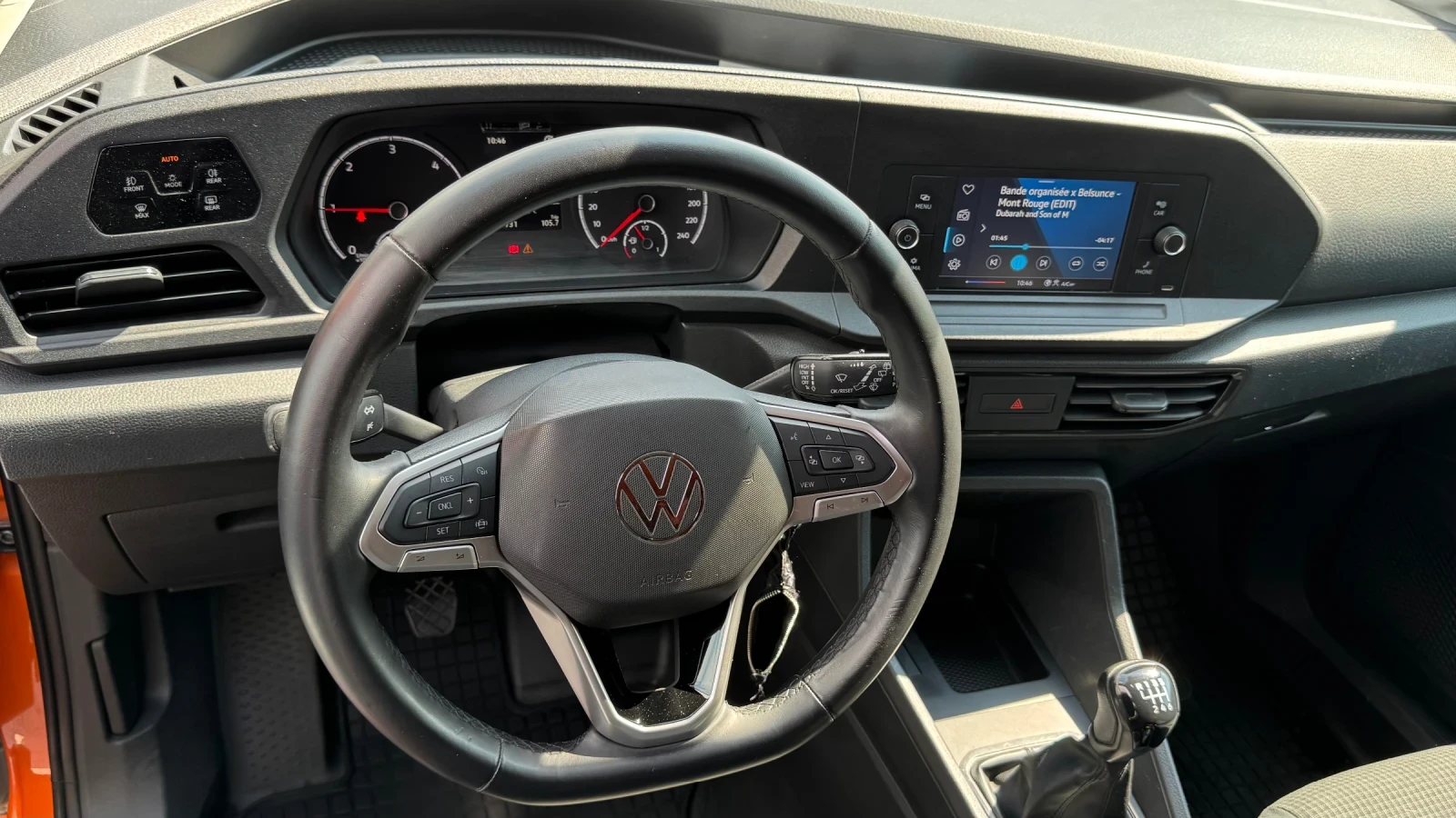 VW Caddy 2.0TDI - 102 k.c / Пълна сервизна история ! - изображение 10