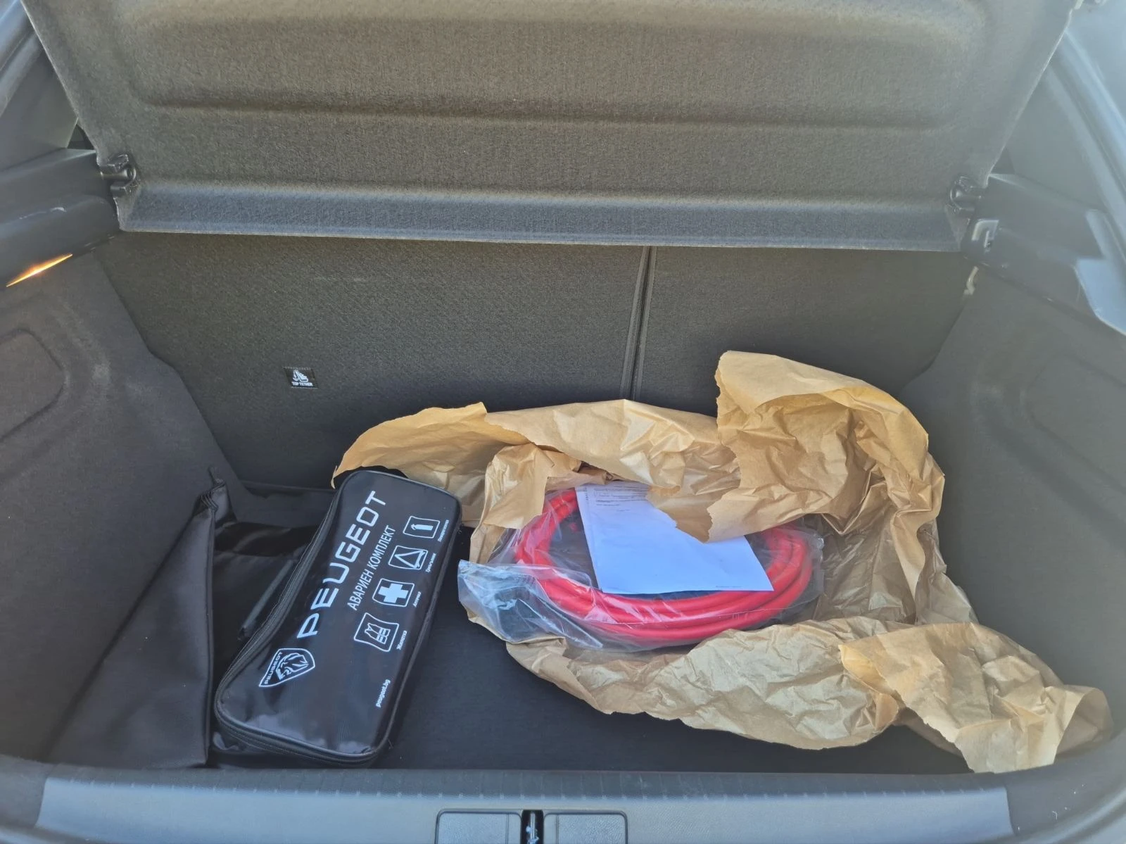 Peugeot 208  E-208 GT Electric 115  156 .. | Mobile.bg   16