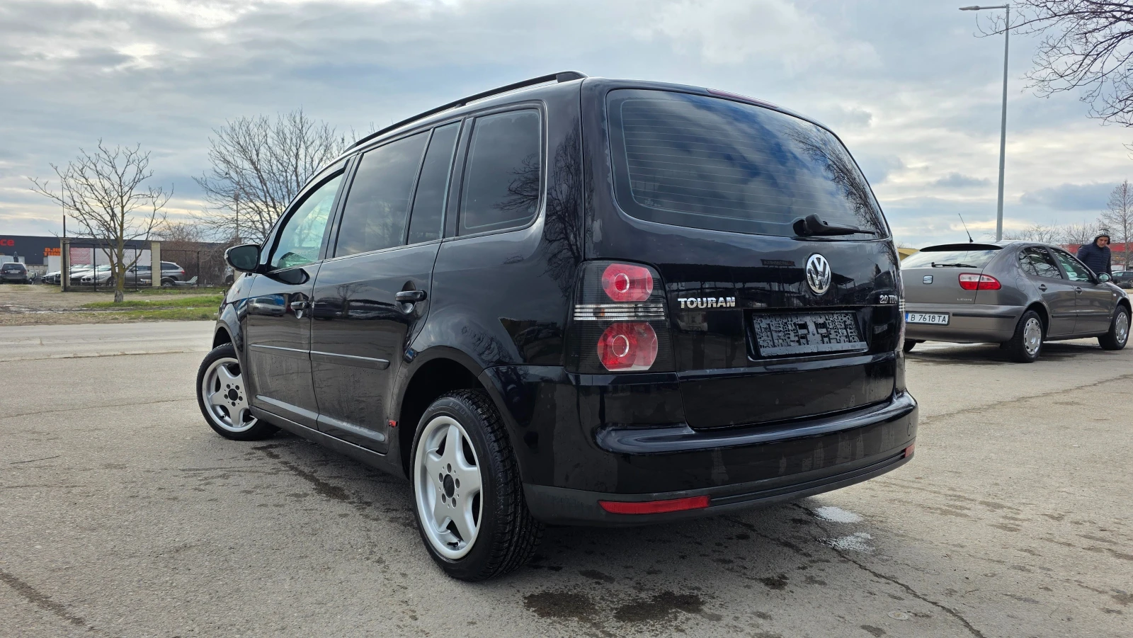 VW Touran 2.0d/140hp/8kl/FACE LIFT, снимка 5 - Автомобили и джипове - 53830975