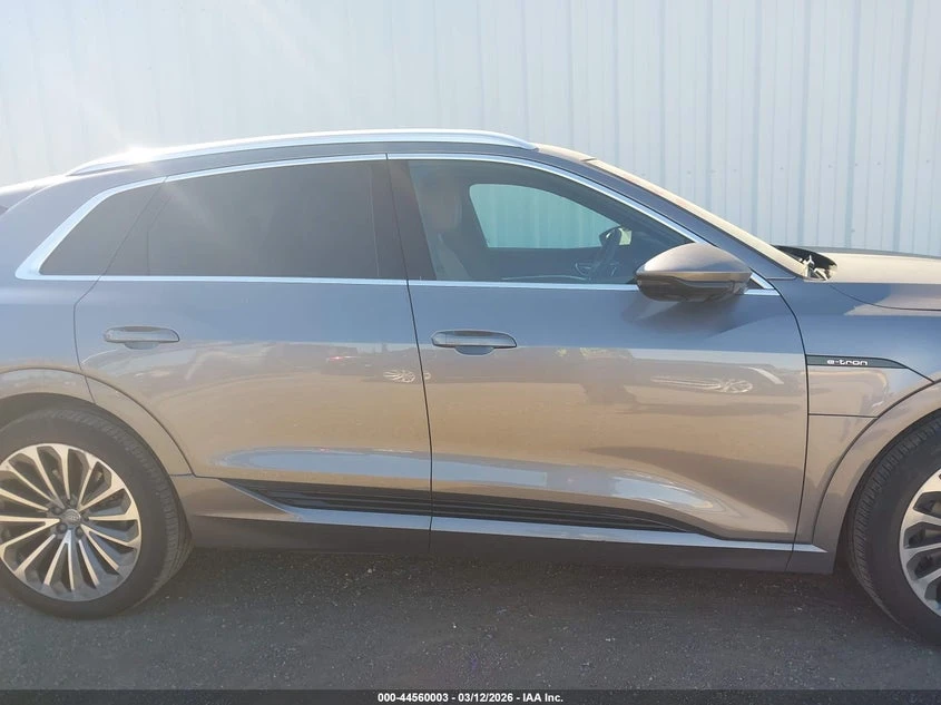 Audi E-Tron Premium Plus, снимка 13 - Автомобили и джипове - 53924098