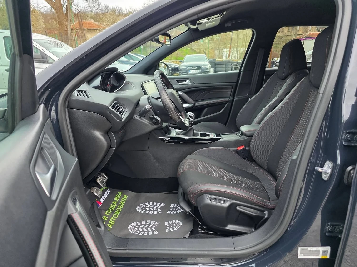 Peugeot 308 GT-LINE 1.5HDI 130K.C./НАВИ/КАР ПЛЕЙ/ЛЕД, снимка 8 - Автомобили и джипове - 54086097