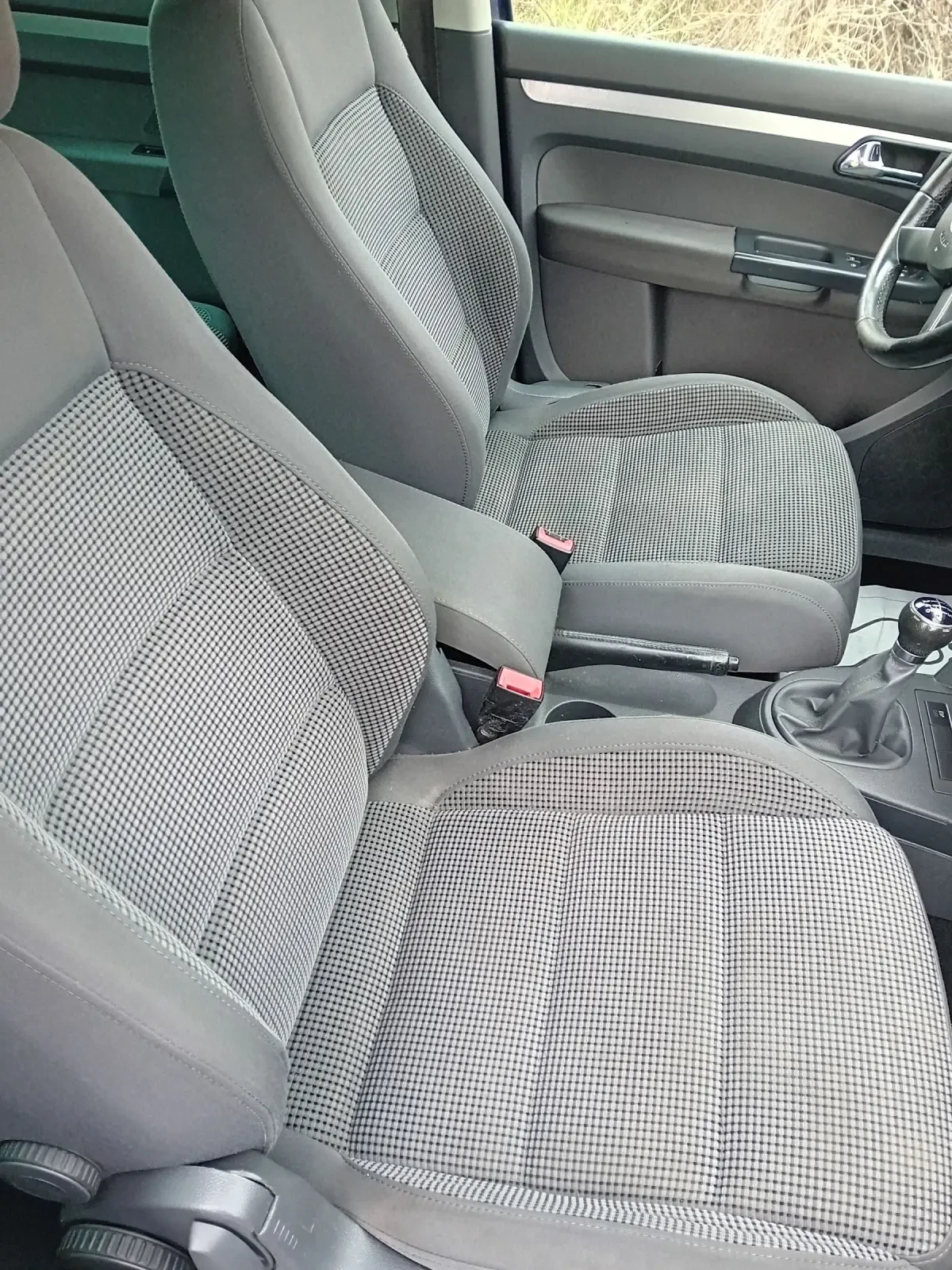 VW Touran 1.6 БЕНЗИН, снимка 10 - Автомобили и джипове - 54151871