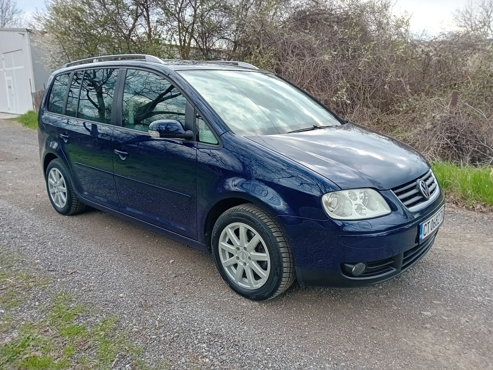 VW Touran 1.6 БЕНЗИН, снимка 2 - Автомобили и джипове - 54151871