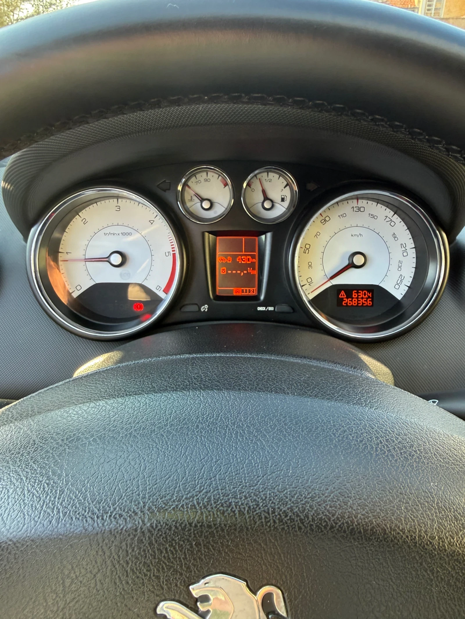 Peugeot 308 SW 1.6Hdi, снимка 5 - Автомобили и джипове - 54238816