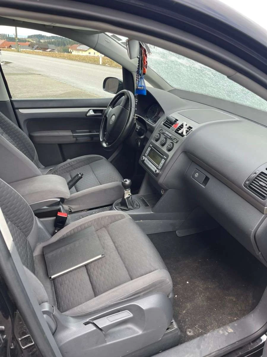 VW Touran, снимка 6 - Автомобили и джипове - 54491792