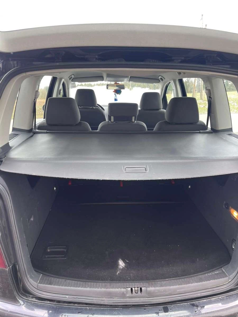VW Touran, снимка 8 - Автомобили и джипове - 54491792