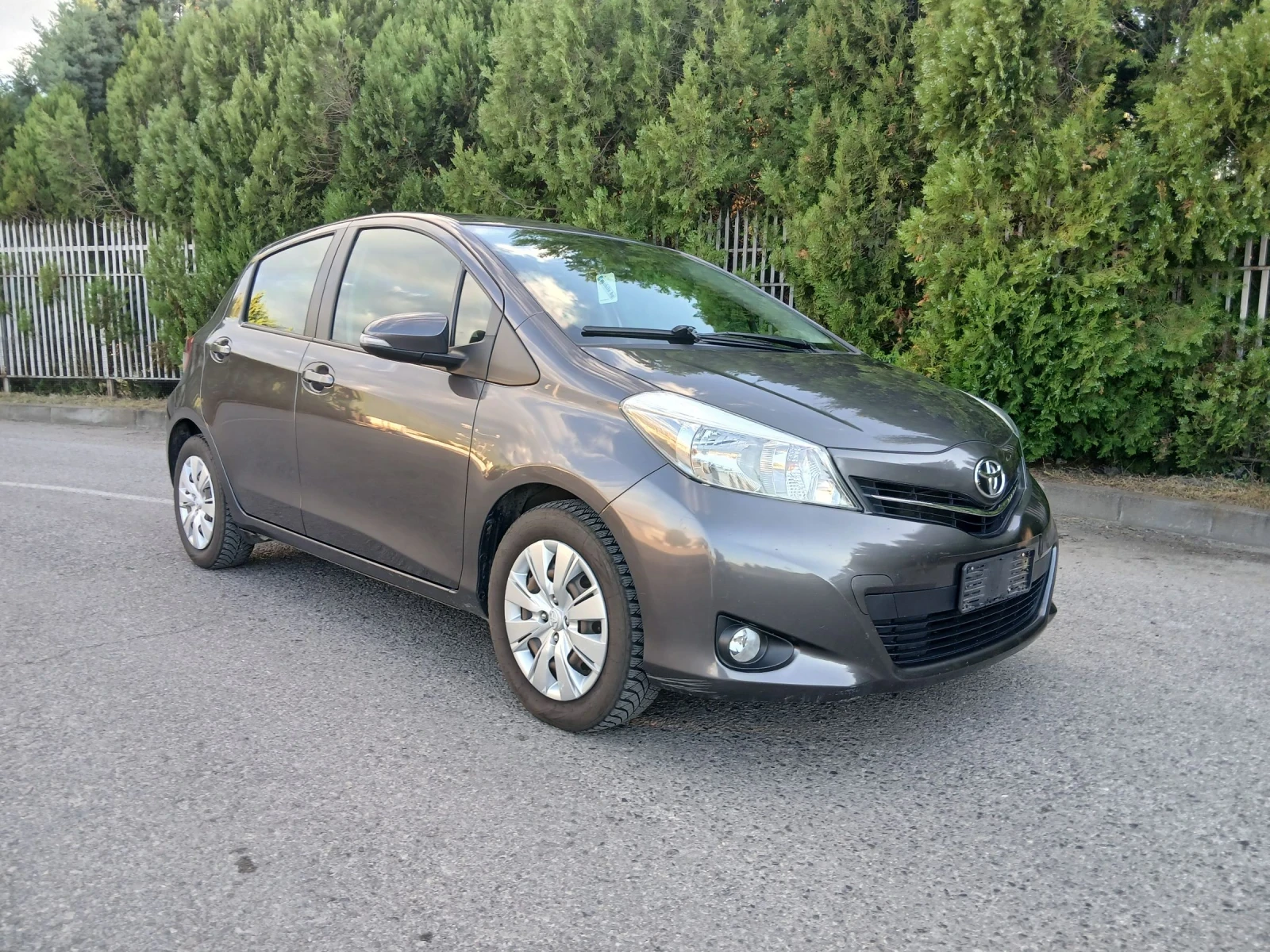 Toyota Yaris 1.0 i, снимка 3 - Автомобили и джипове - 54704160