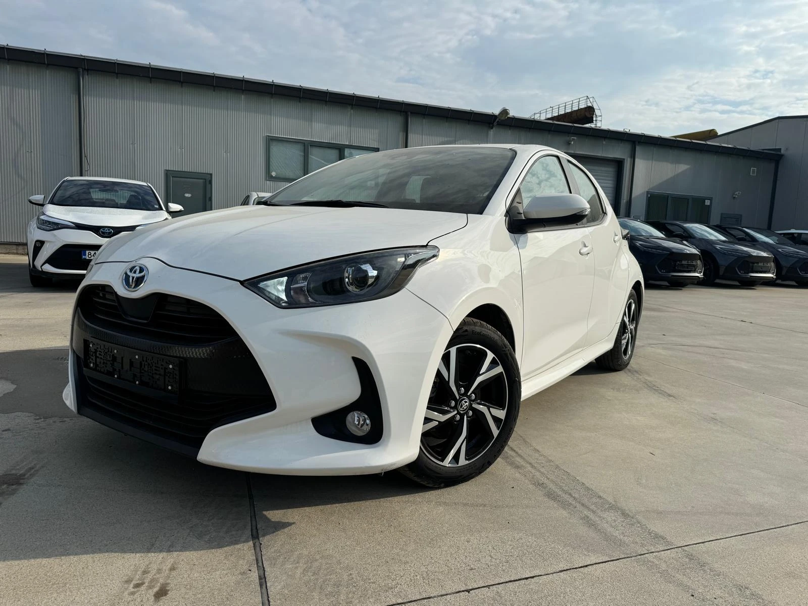 Toyota Yaris HYBRID 1.5 , снимка 5 - Автомобили и джипове - 54824126