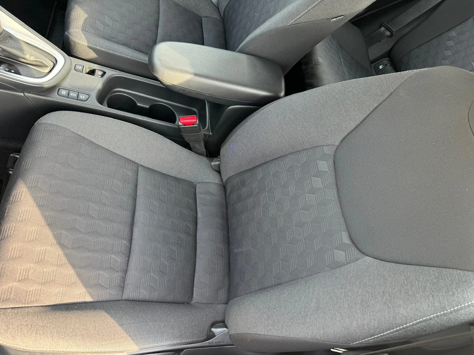 Toyota Yaris HYBRID 1.5 , снимка 9 - Автомобили и джипове - 54824126