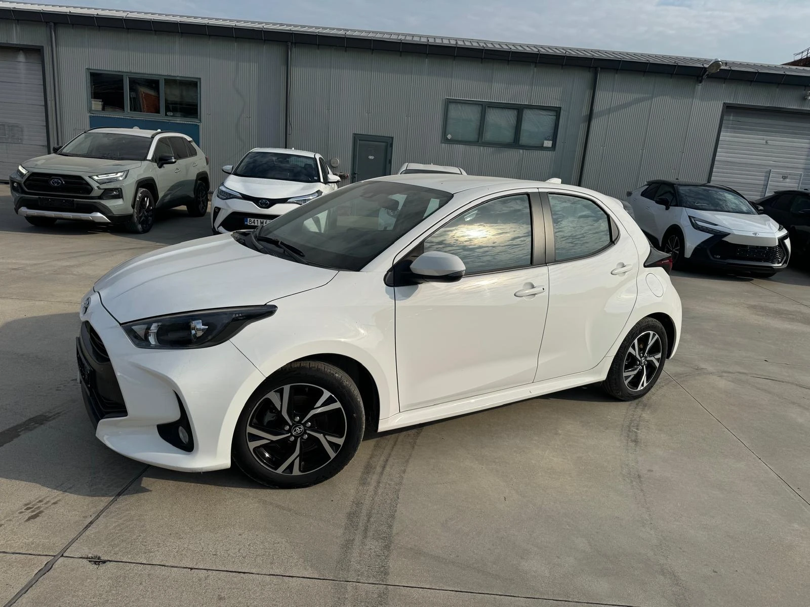 Toyota Yaris HYBRID 1.5 , снимка 4 - Автомобили и джипове - 54824126