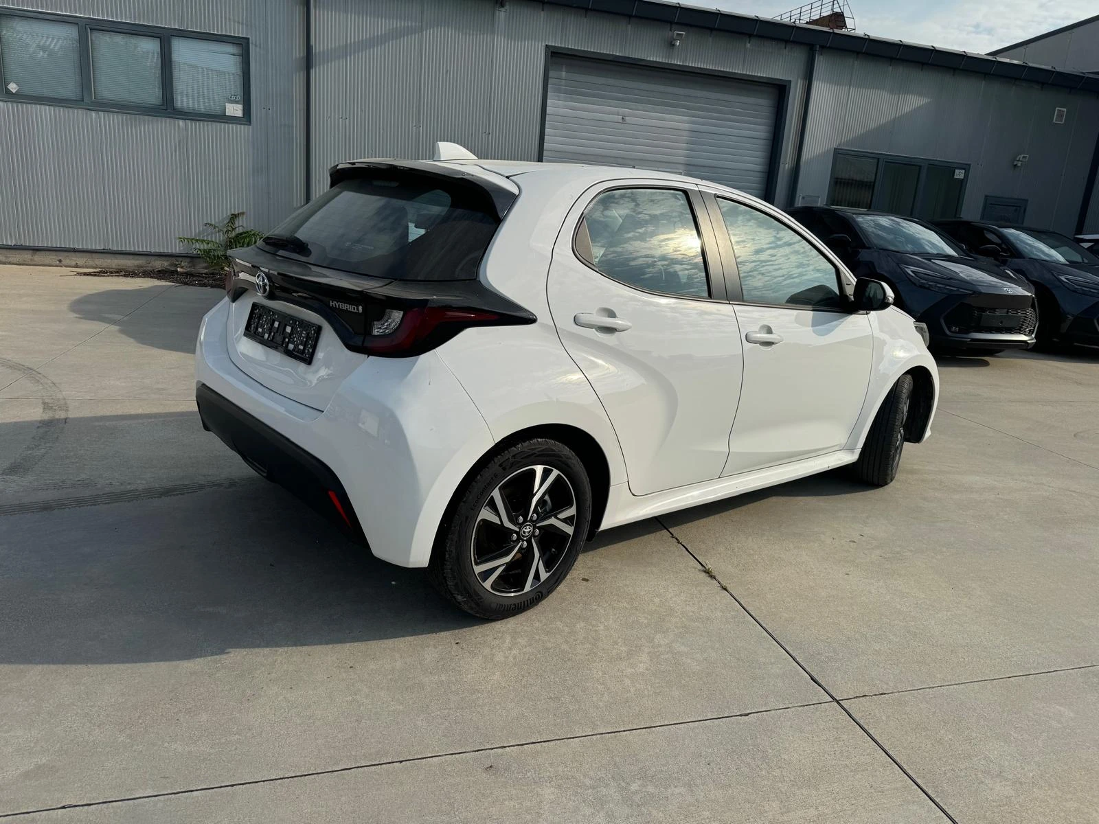 Toyota Yaris HYBRID 1.5 , снимка 3 - Автомобили и джипове - 54824126