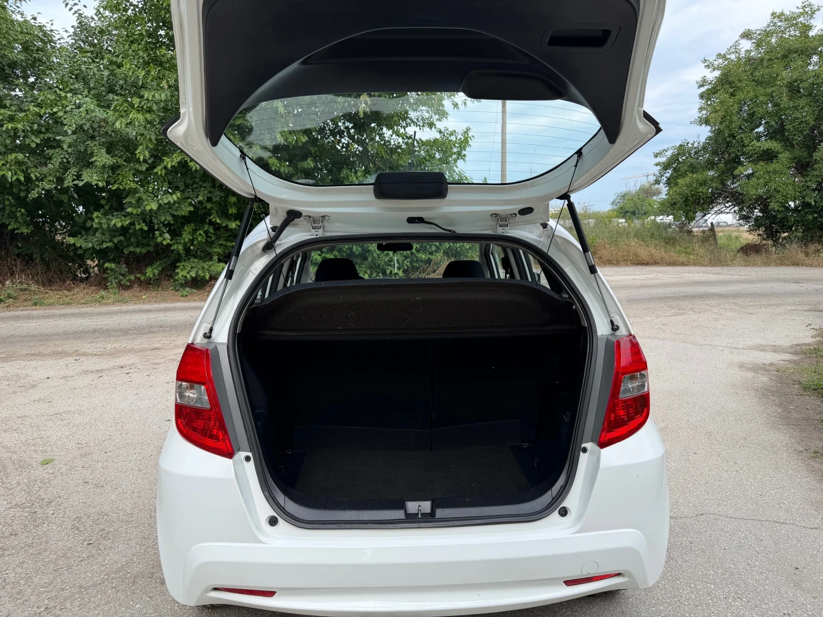 Honda Jazz 1.2i ГАЗ.ИНЖ 90кс 2-ключа Без Ръжди , снимка 10 - Автомобили и джипове - 54946897