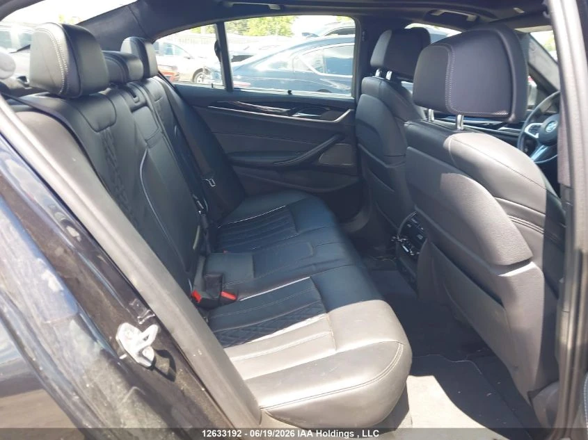 BMW 550 * M PACK* 360* Ambient Light* Head-up* ПОДГРЕВ* , снимка 10 - Автомобили и джипове - 55050796