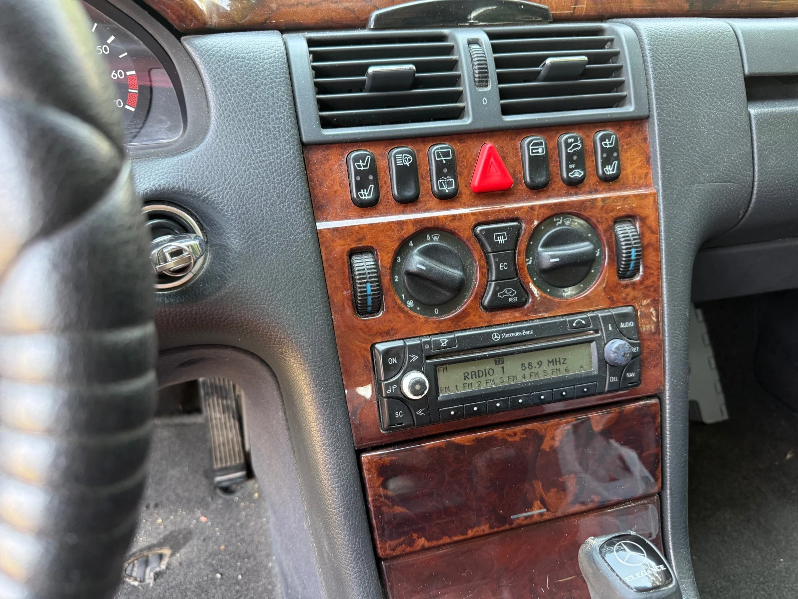 Mercedes-Benz E 320 Elegance, снимка 9 - Автомобили и джипове - 55594793