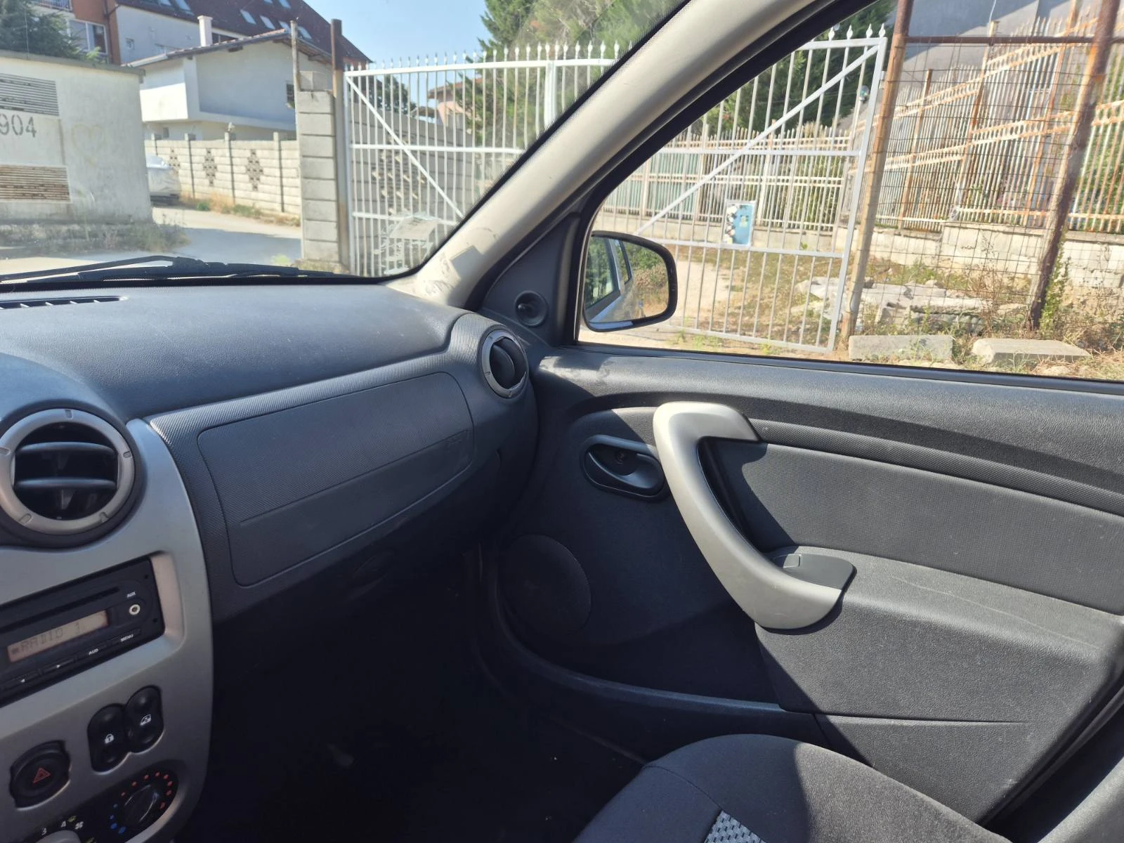 Dacia Sandero 1.5 DCI, снимка 8 - Автомобили и джипове - 56344576