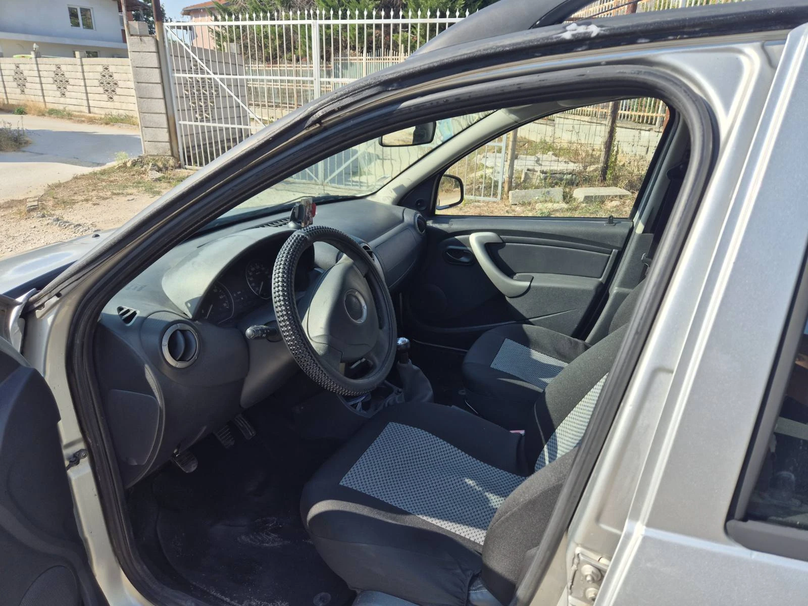 Dacia Sandero 1.5 DCI, снимка 12 - Автомобили и джипове - 56344576
