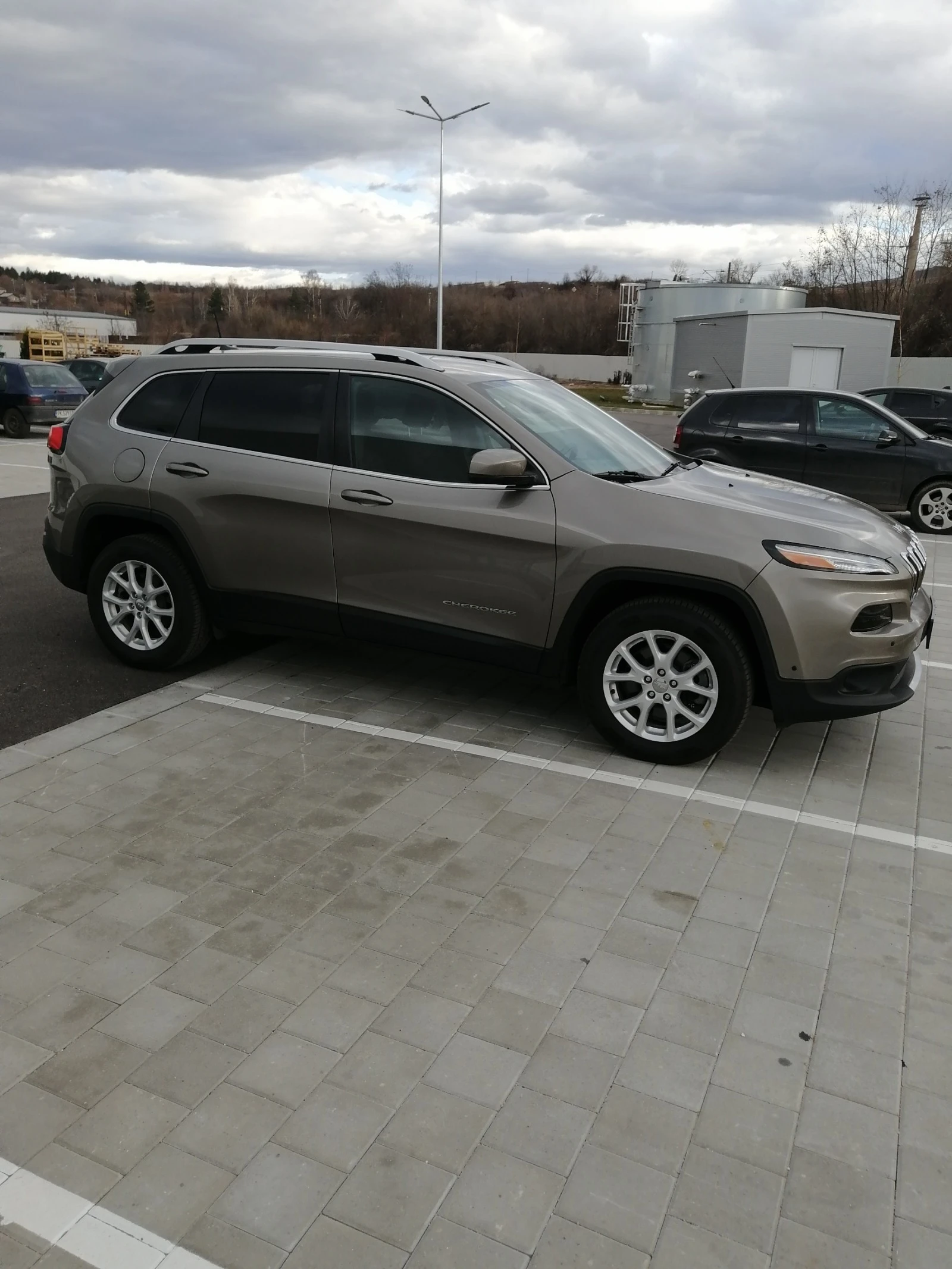 Jeep Cherokee 3.2 LATITUDE  - изображение 3