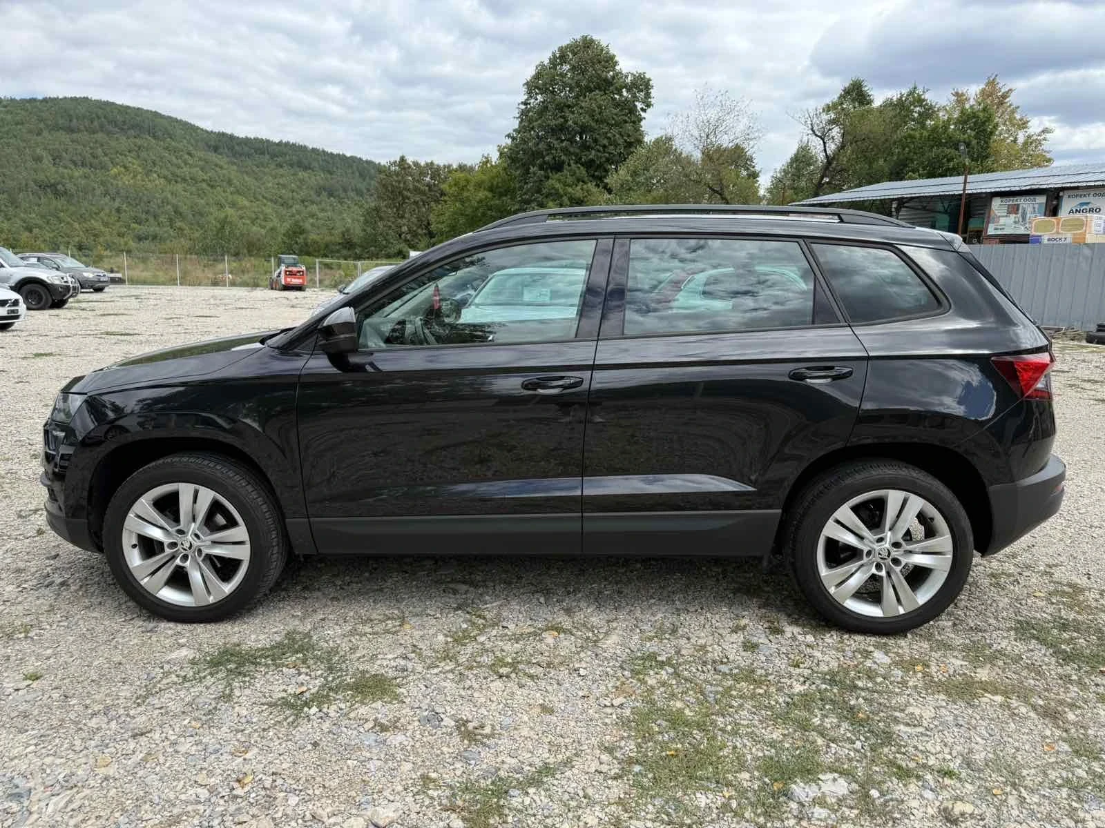 Skoda Karoq 1.6 TDI НАПЪЛНО ОБСЛУЖЕНА - изображение 8
