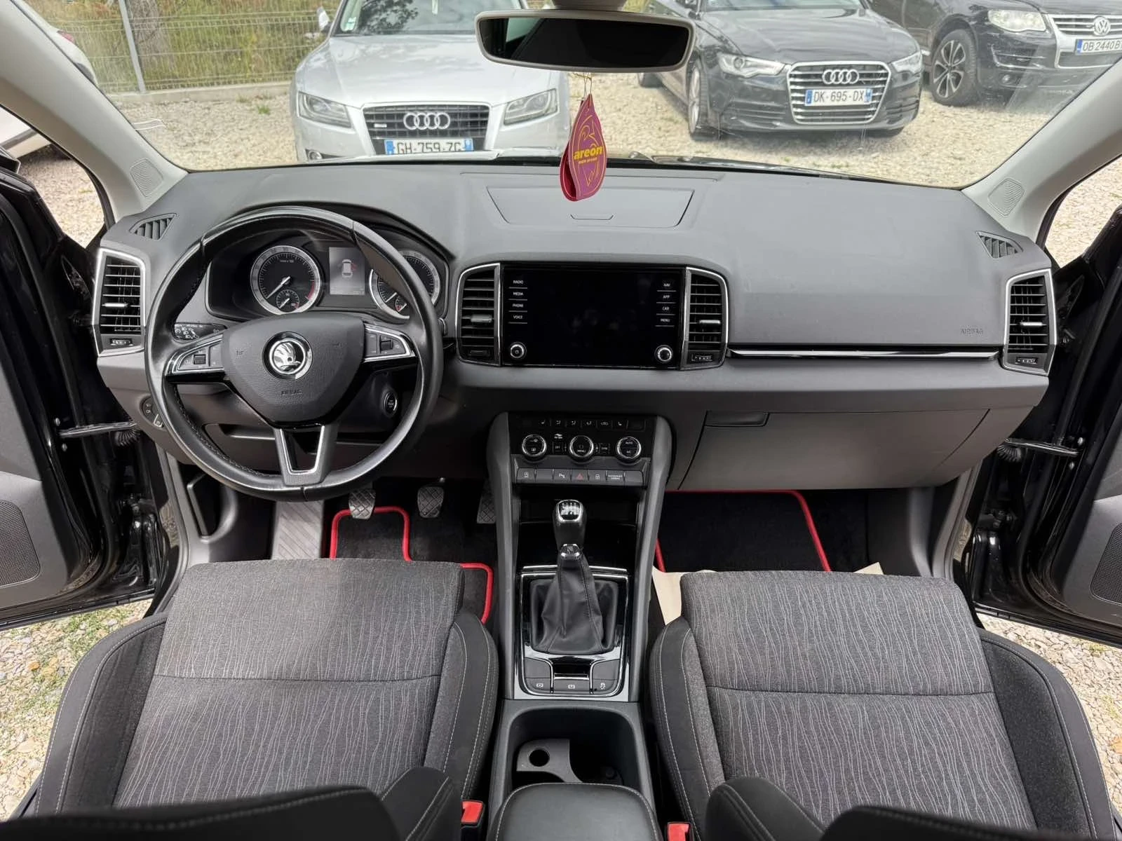 Skoda Karoq 1.6 TDI НАПЪЛНО ОБСЛУЖЕНА - изображение 10