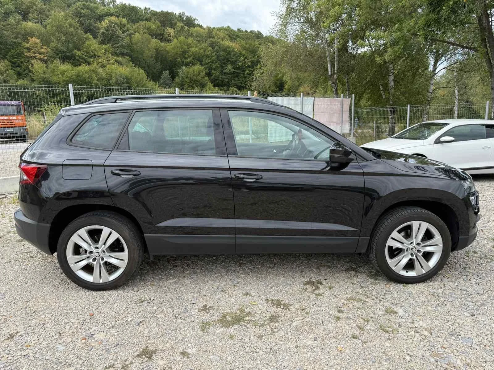 Skoda Karoq 1.6 TDI НАПЪЛНО ОБСЛУЖЕНА - изображение 4
