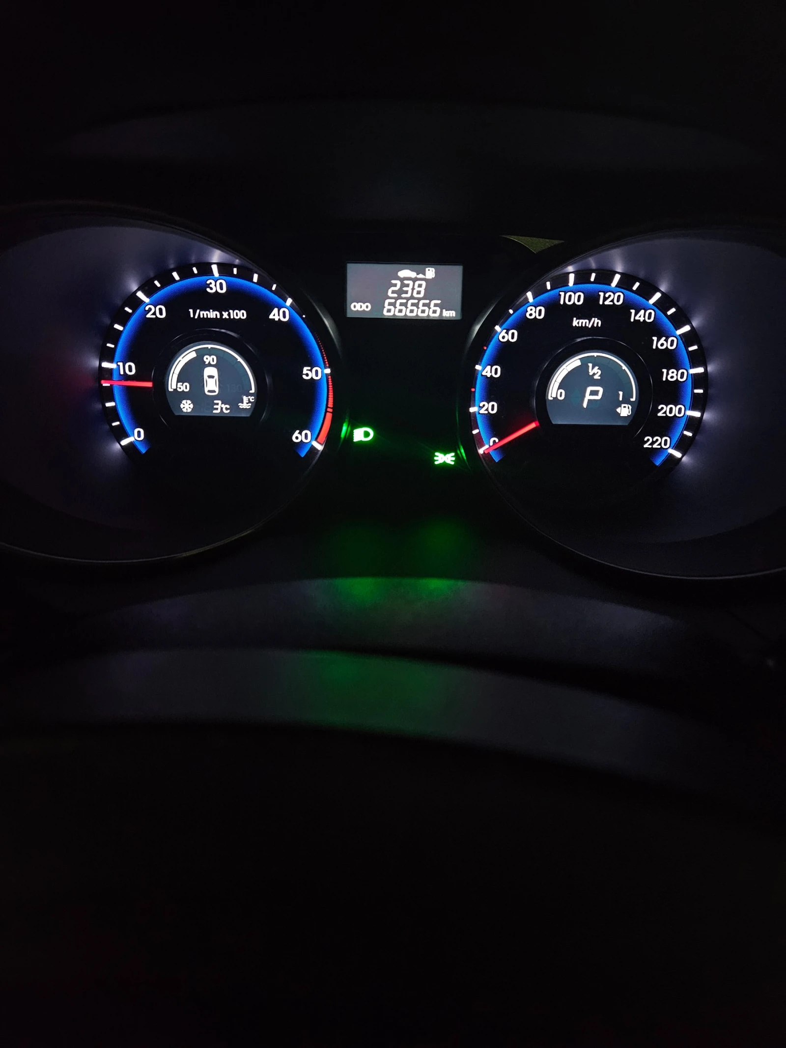 Hyundai IX35 2.0CRDI, снимка 2 - Автомобили и джипове - 54028741